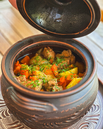 Свиное жаркое в горшочке, как у бабушки