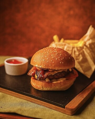 Чизбургер + картофель фри